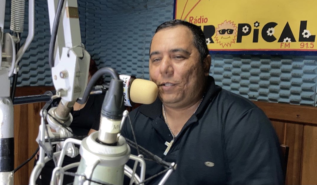 O cantor mais romântico do Brasil na Tropical FM RJ 91.5 Rádio