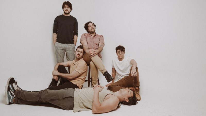 Notícia » Sulamericana: Banda celebra seu primeiro disco "Sula" com uma série de videos ao vivo gravados no ateliê/biblioteca Casa-819