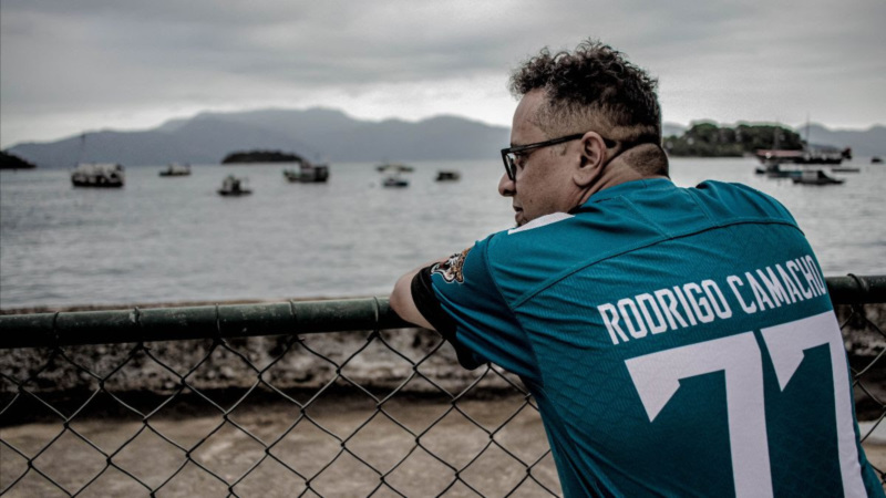 Notícia » “Medo” Rodrigo Camacho enfrenta traumas em novo single