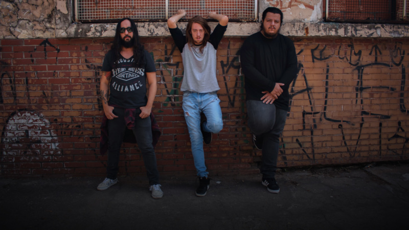 Notícia » Power trio de Heavy/Thrash Metal, Skid Life, lança quinto álbum de estúdio "Awake"